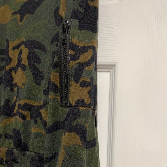 Sweater - Picture 2 of 2